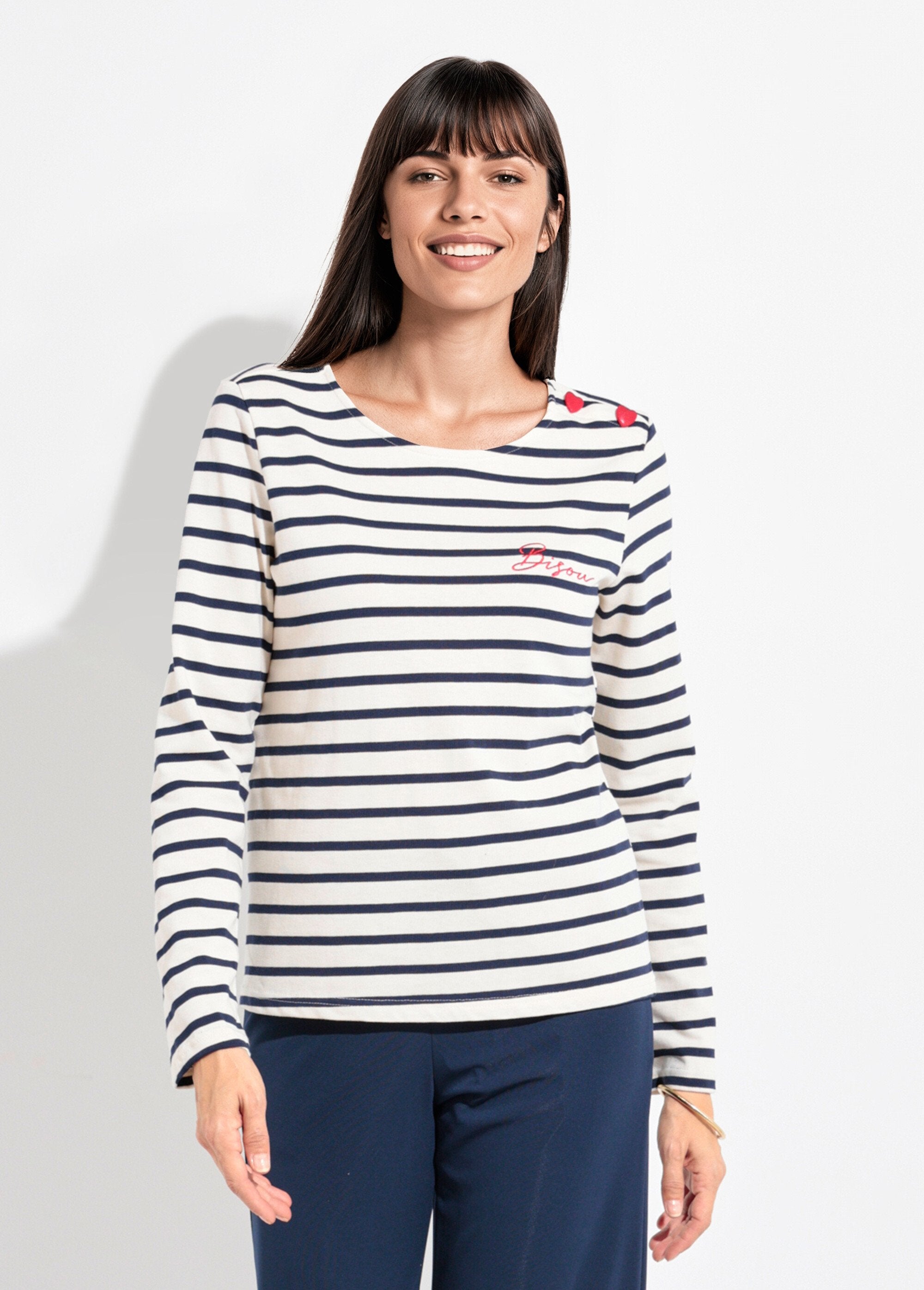 Sailor's_shirt_with_heart-shaped_shoulder_buttons_White_with_navy_stripes_FA1_slim