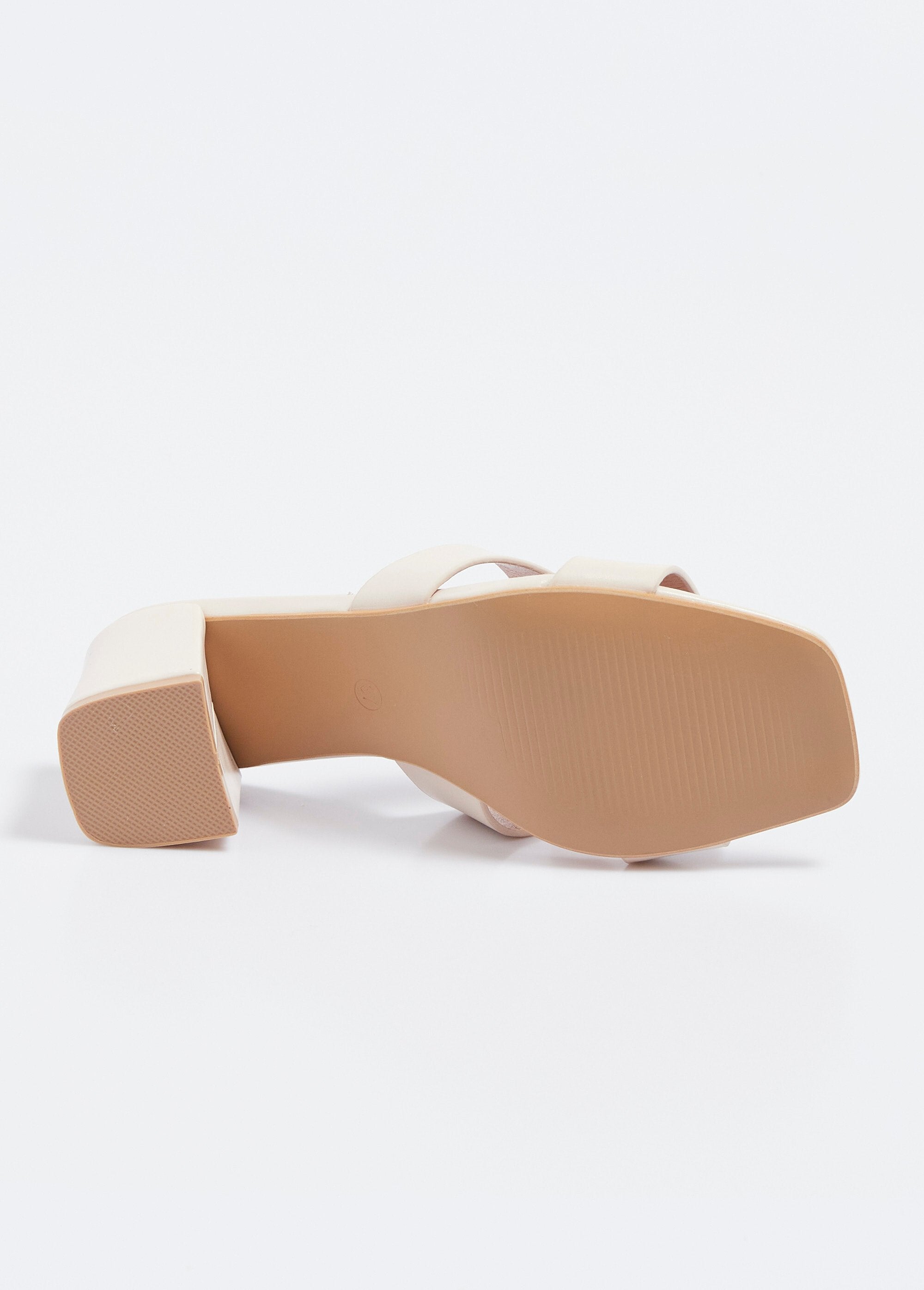 Mules_chic_à_bout_carré_et_talon_épais_Beige_UN1_slim