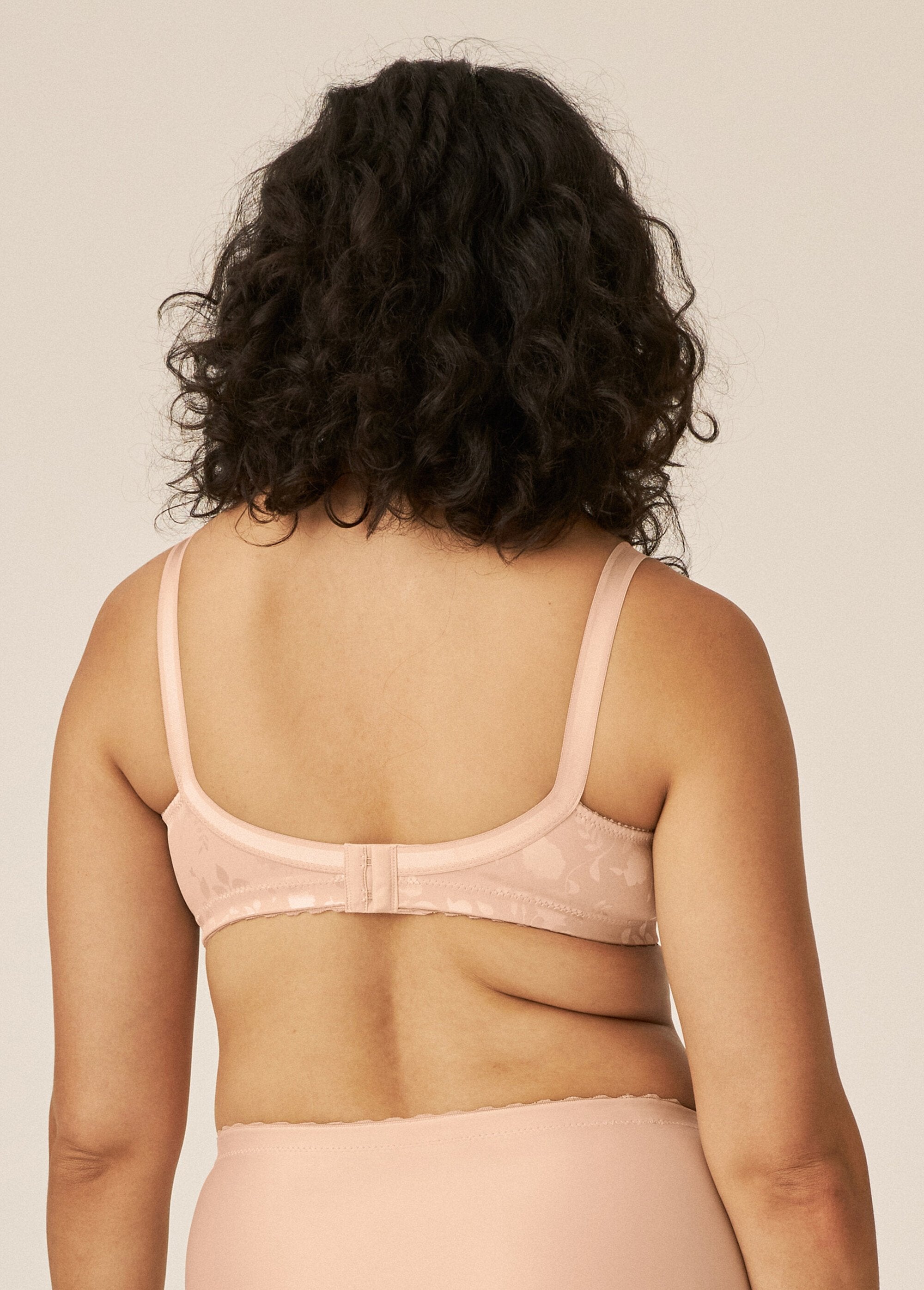 Naturana®_-_Underwired_minimizer_bra_Skin_DO1_slim