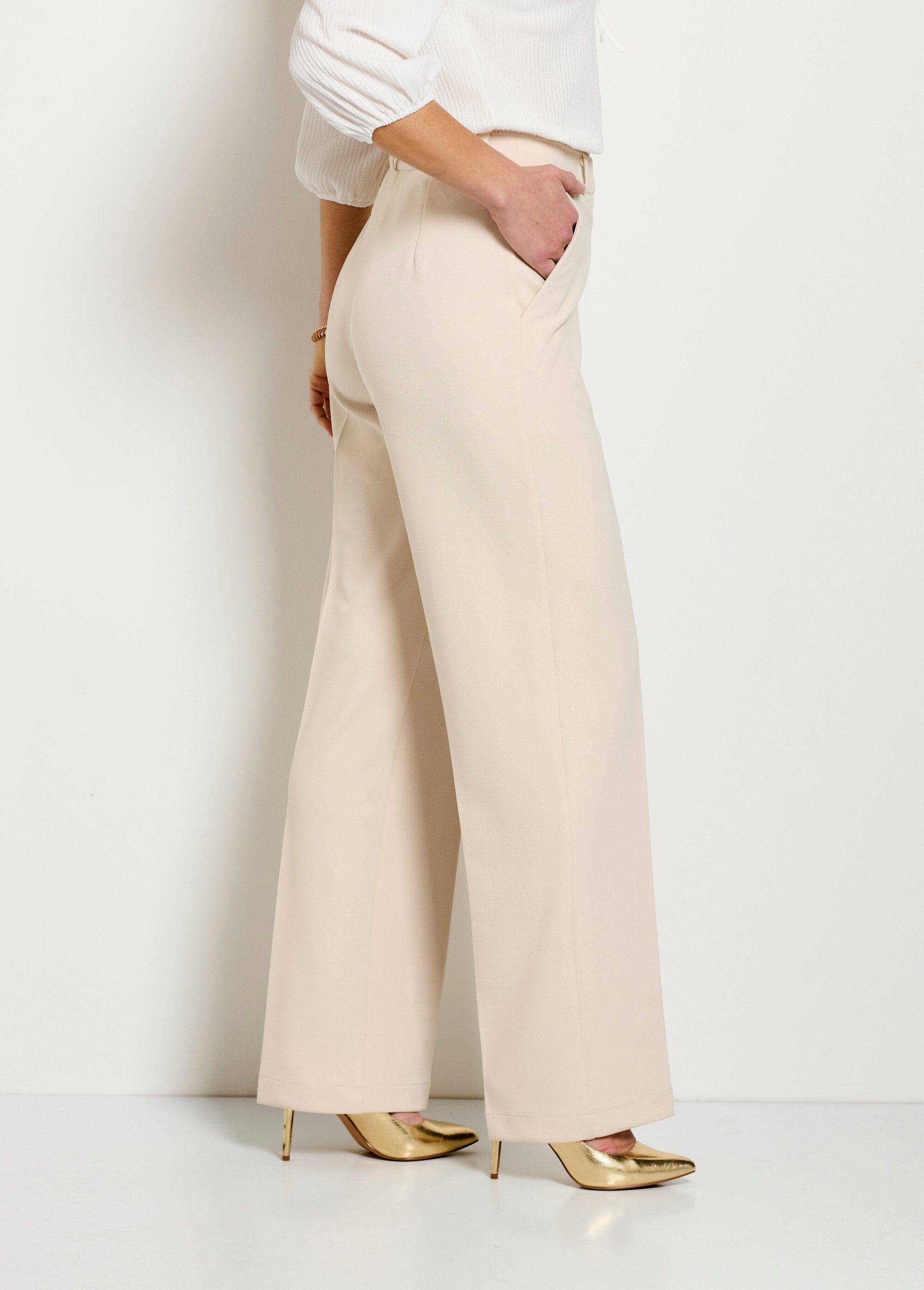 Wide_flowing_pants_Beige_DR1_slim