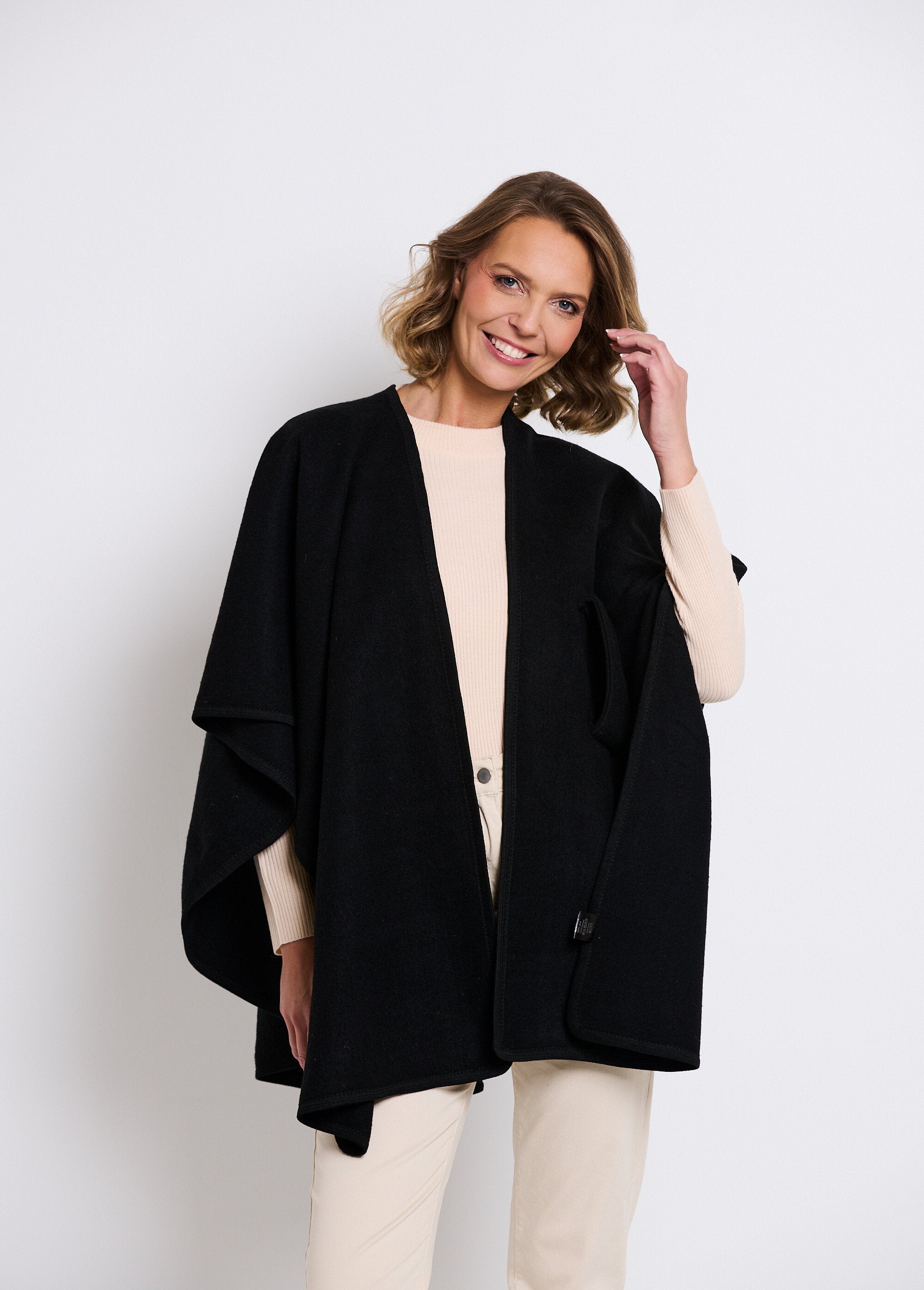 Poncho_in_warm_fabric_with_tone-on-tone_bias_Black_FA2_slim