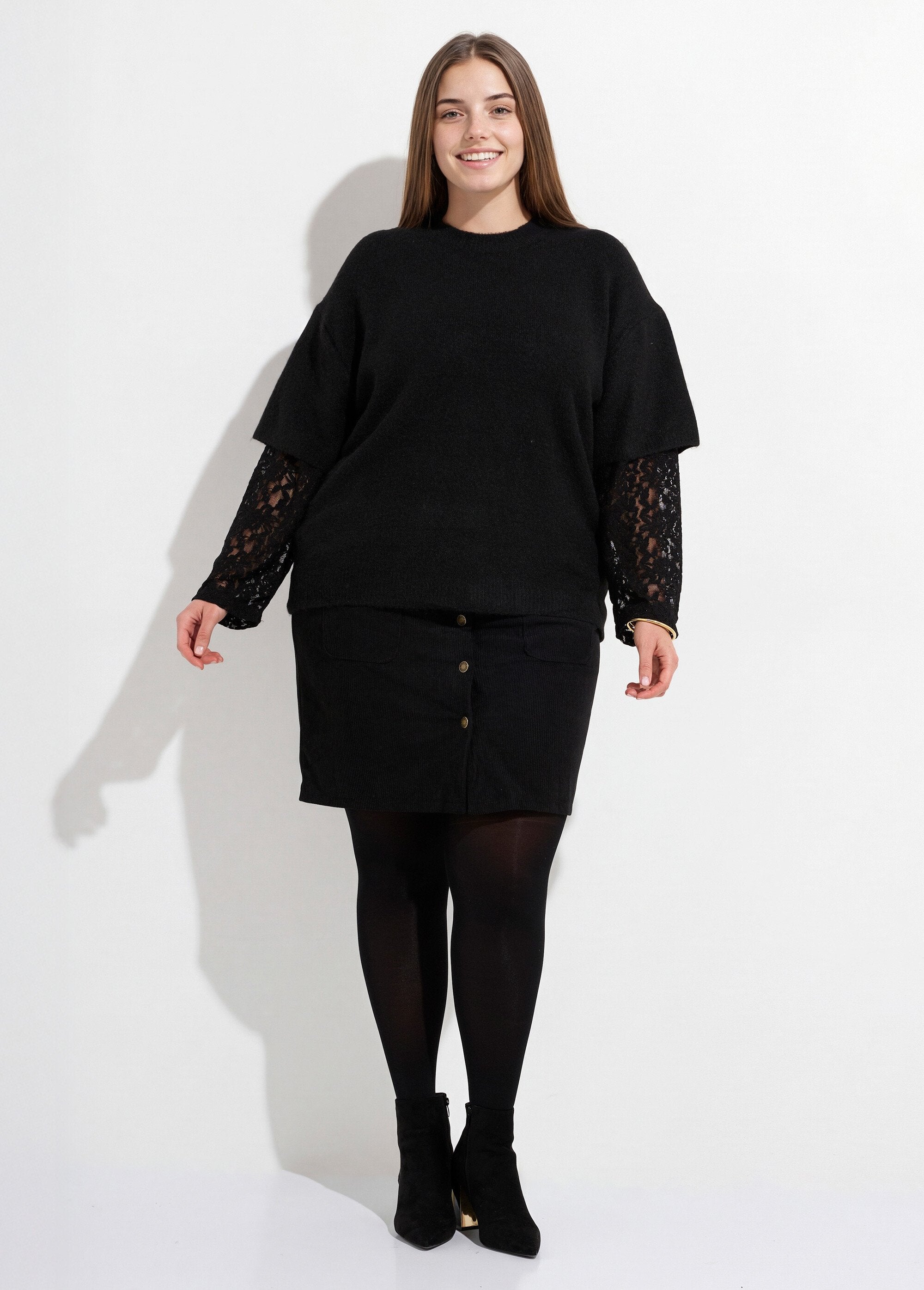 Warm_sweater_with_wool_and_lace_sleeves_Black_SF1_curvy