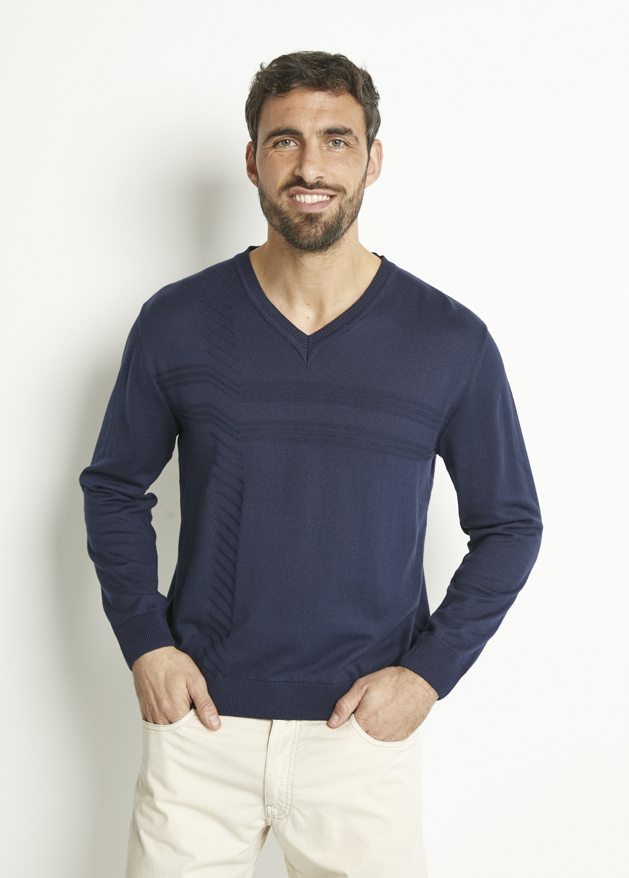 Long-sleeved_cotton_V-neck_sweater_Marine_FA1_slim