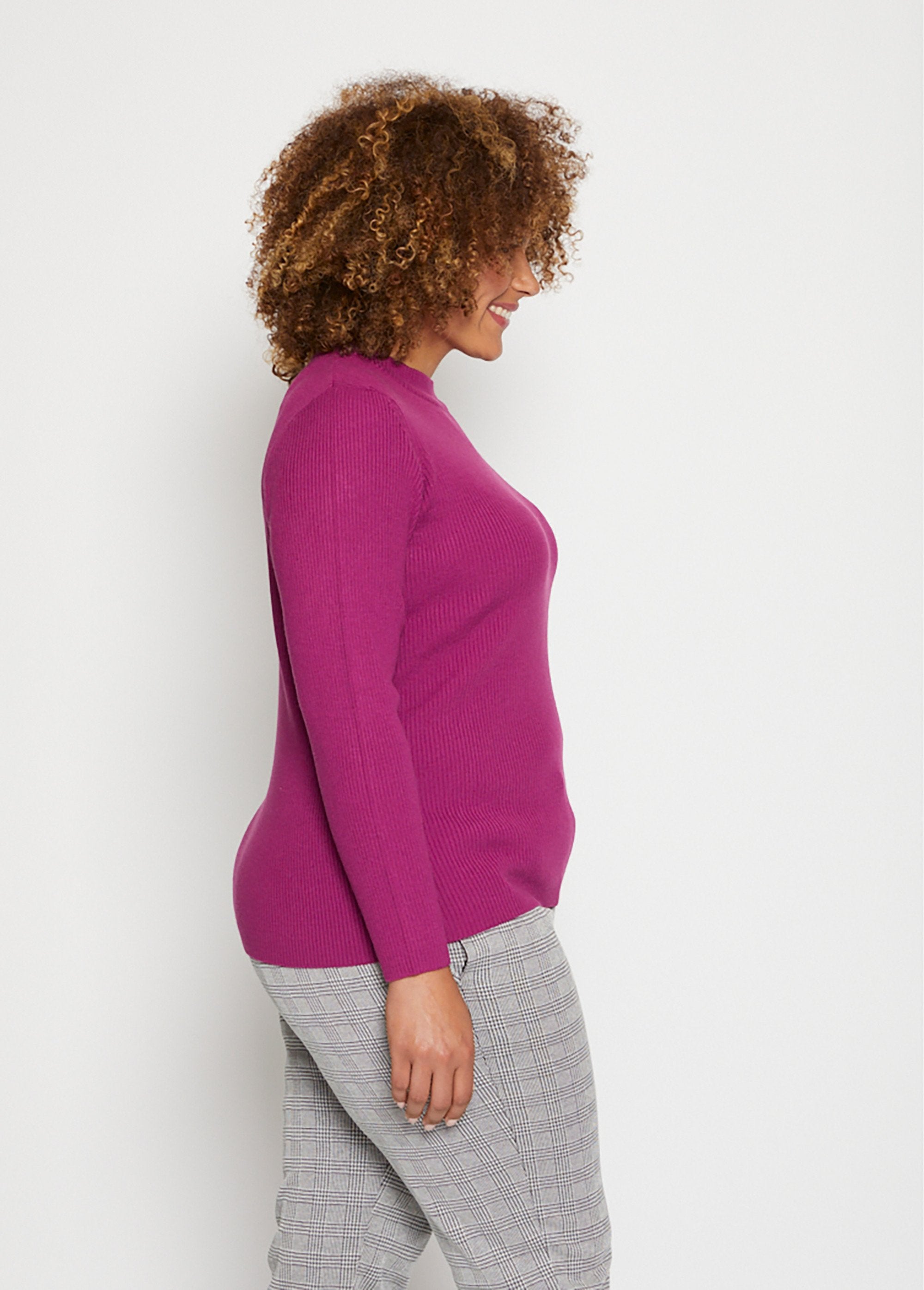 Short_ribbed_knit_high_neck_sweater_Cyclamen_DR1_curvy