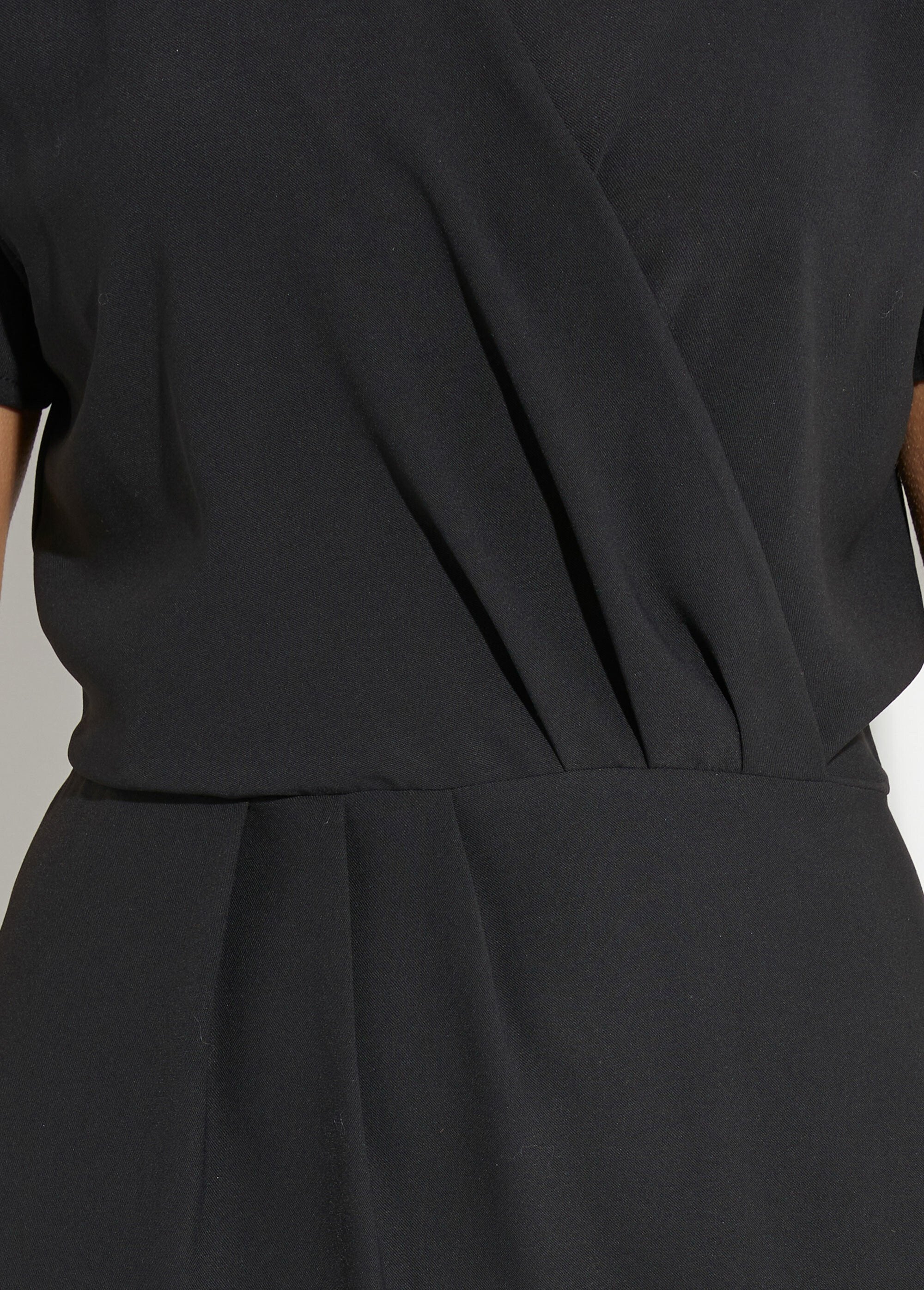 V-neck_dress_with_short_sleeves,_Essential_Black_DE2_slim