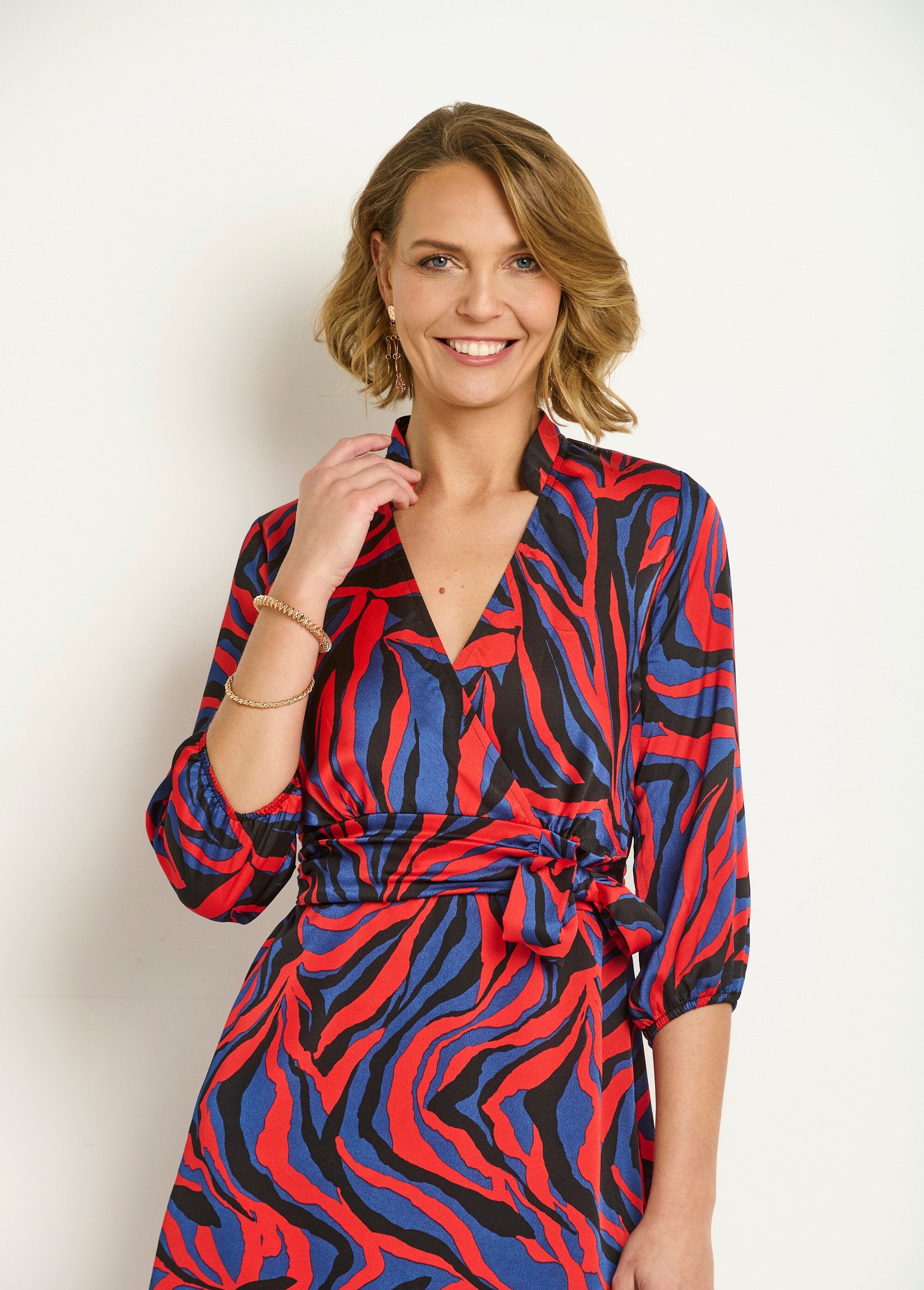 Robe_courte_cache_coeur_imprimé_zèbre_colorisé_Rouge_et_bleu_DE1_slim