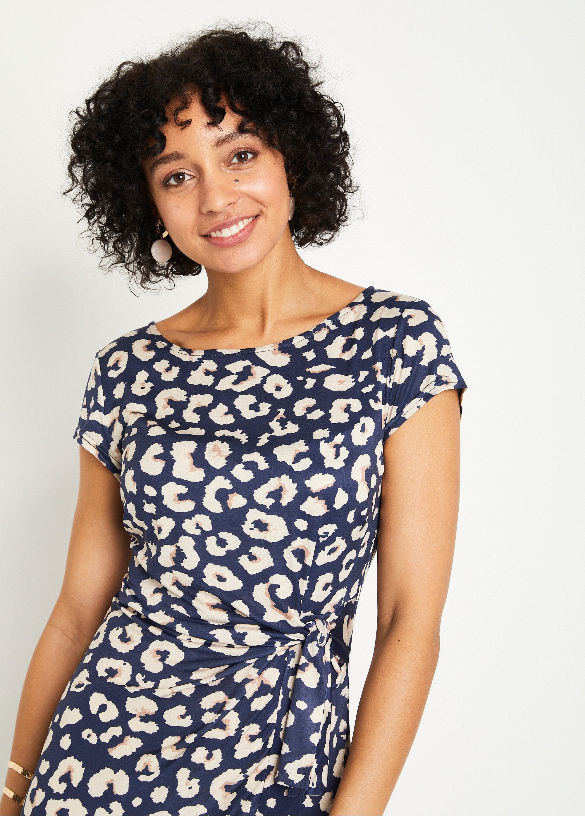 Short_flowing_knit_animal_print_dress_Navy_and_beige_DE1_slim