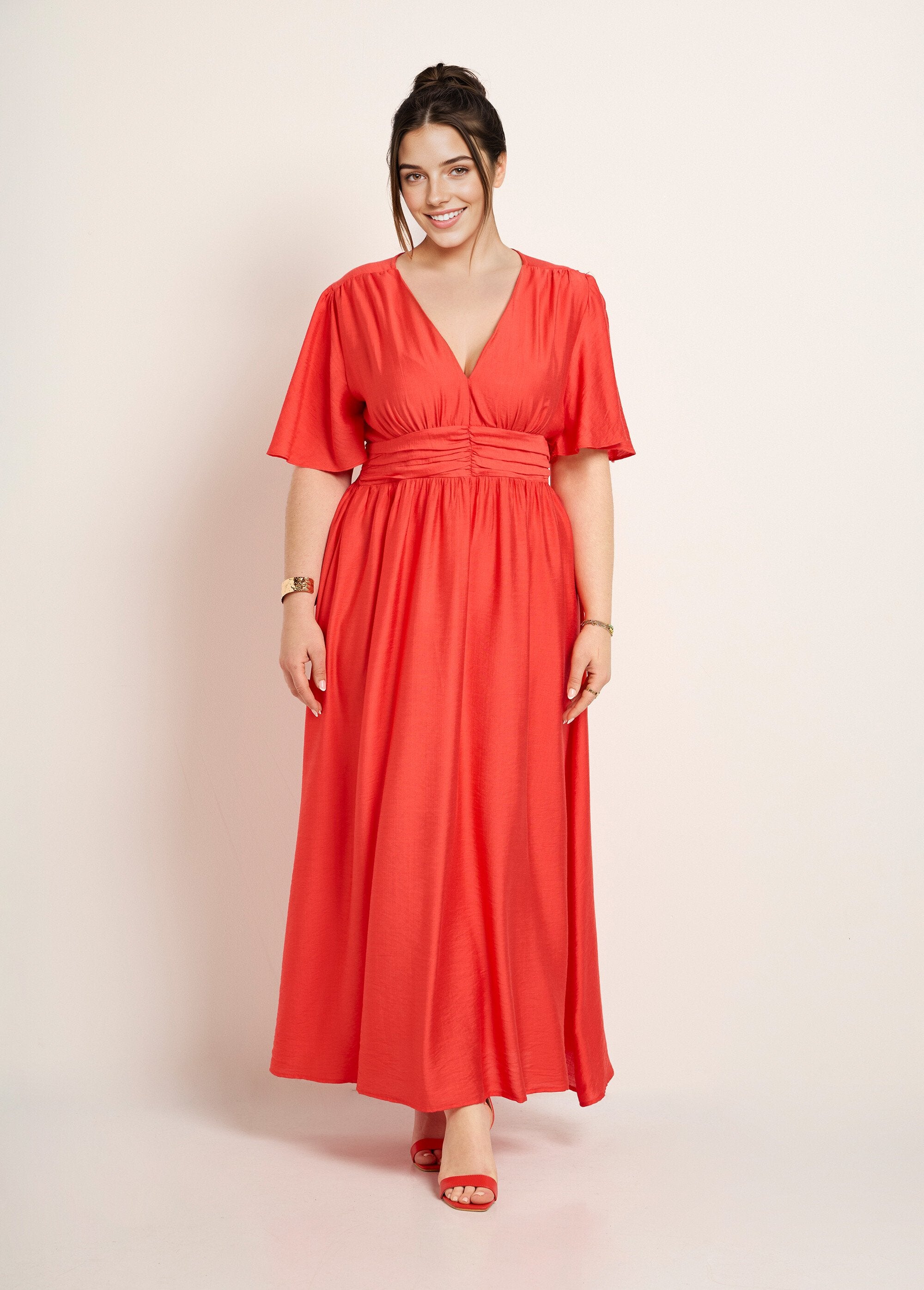 Empire_waist_long_dress_with_V-neckline_Red_FA1_curvy