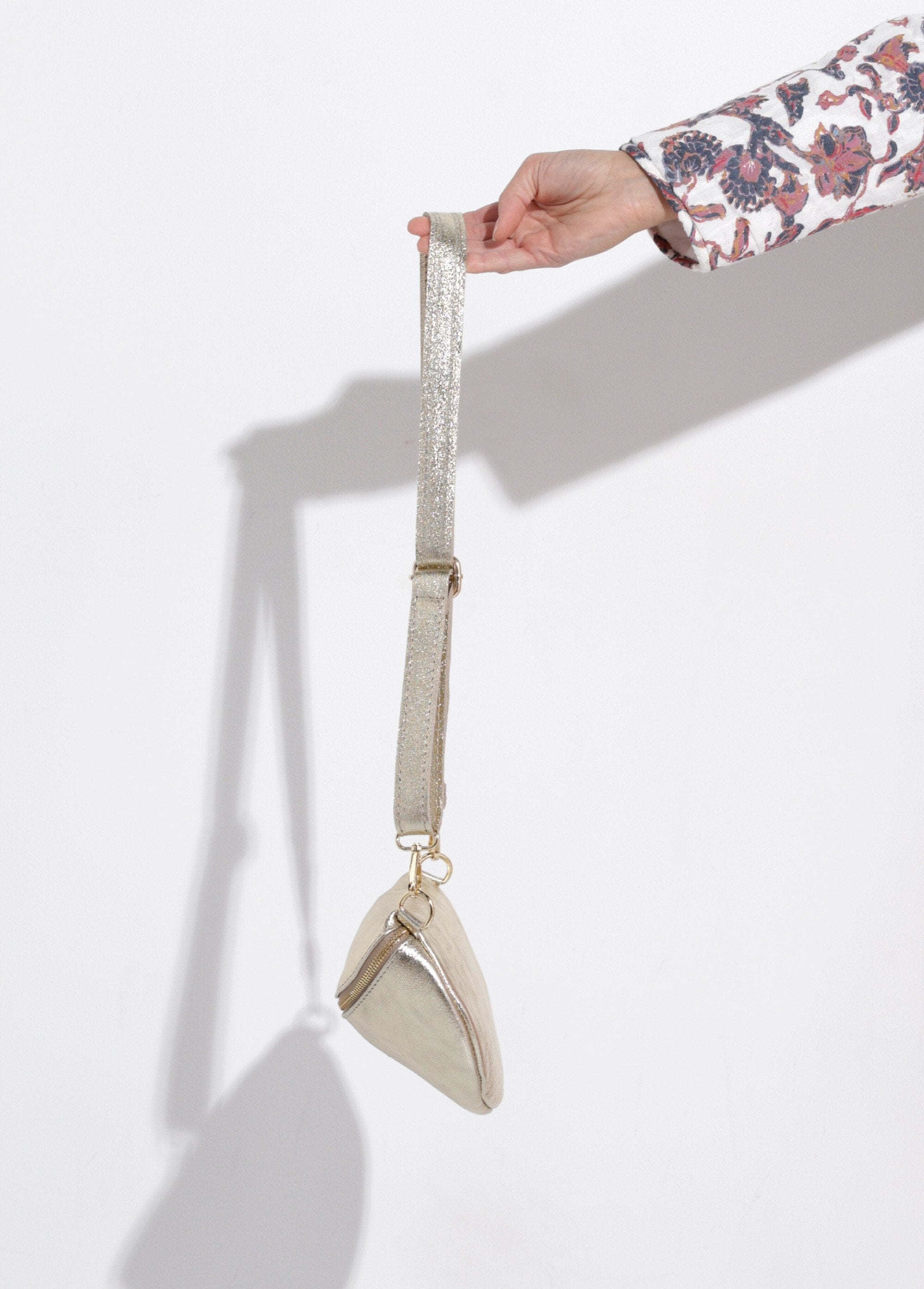 Zipped_fanny_pack_Golden_DE1_slim