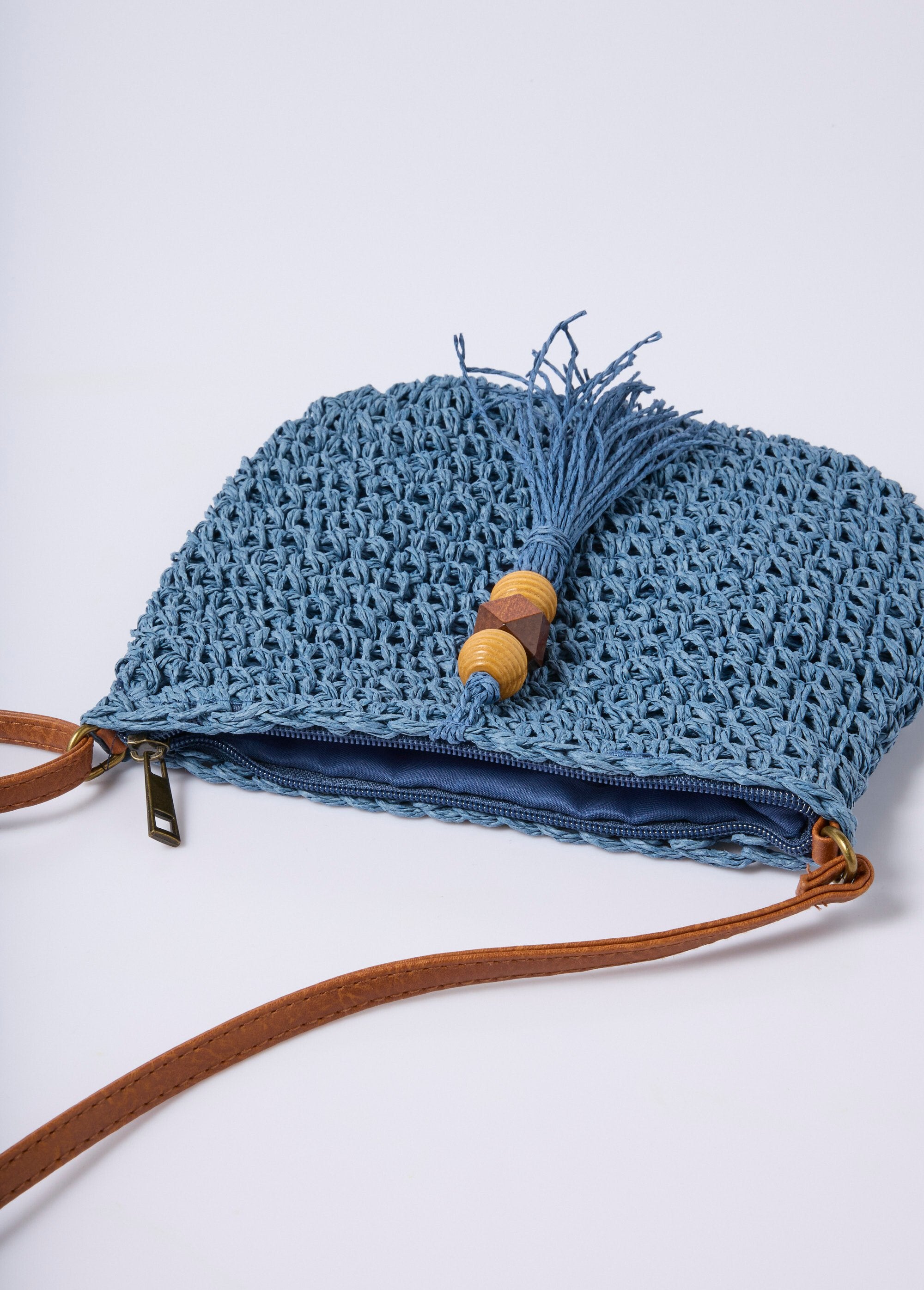 Straw_shoulder_bag,_pearl_pompom_Blue_DE1_slim