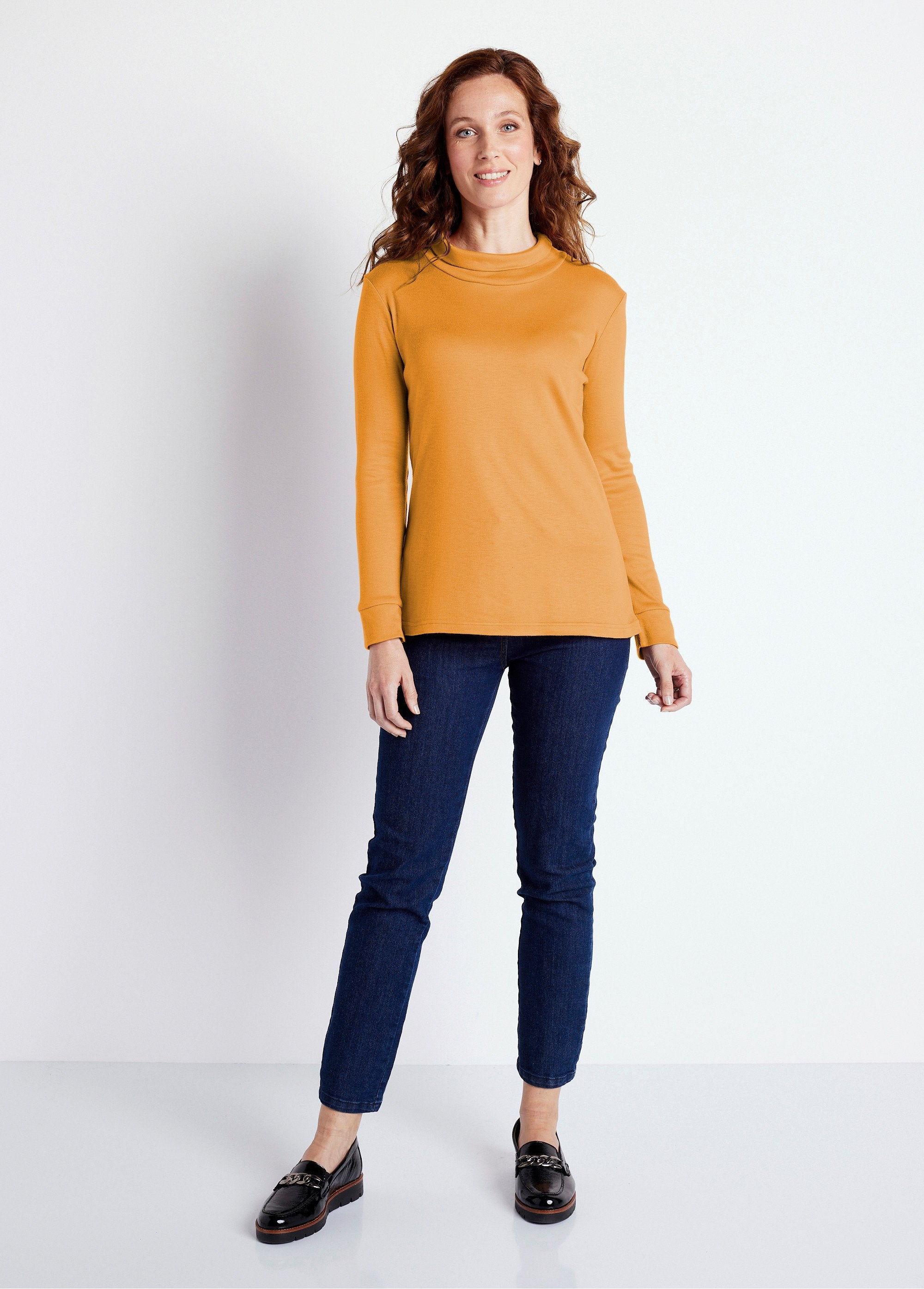 Warm_turtleneck_undershirt_in_plain_interlock_knit_Honey_SF1_slim