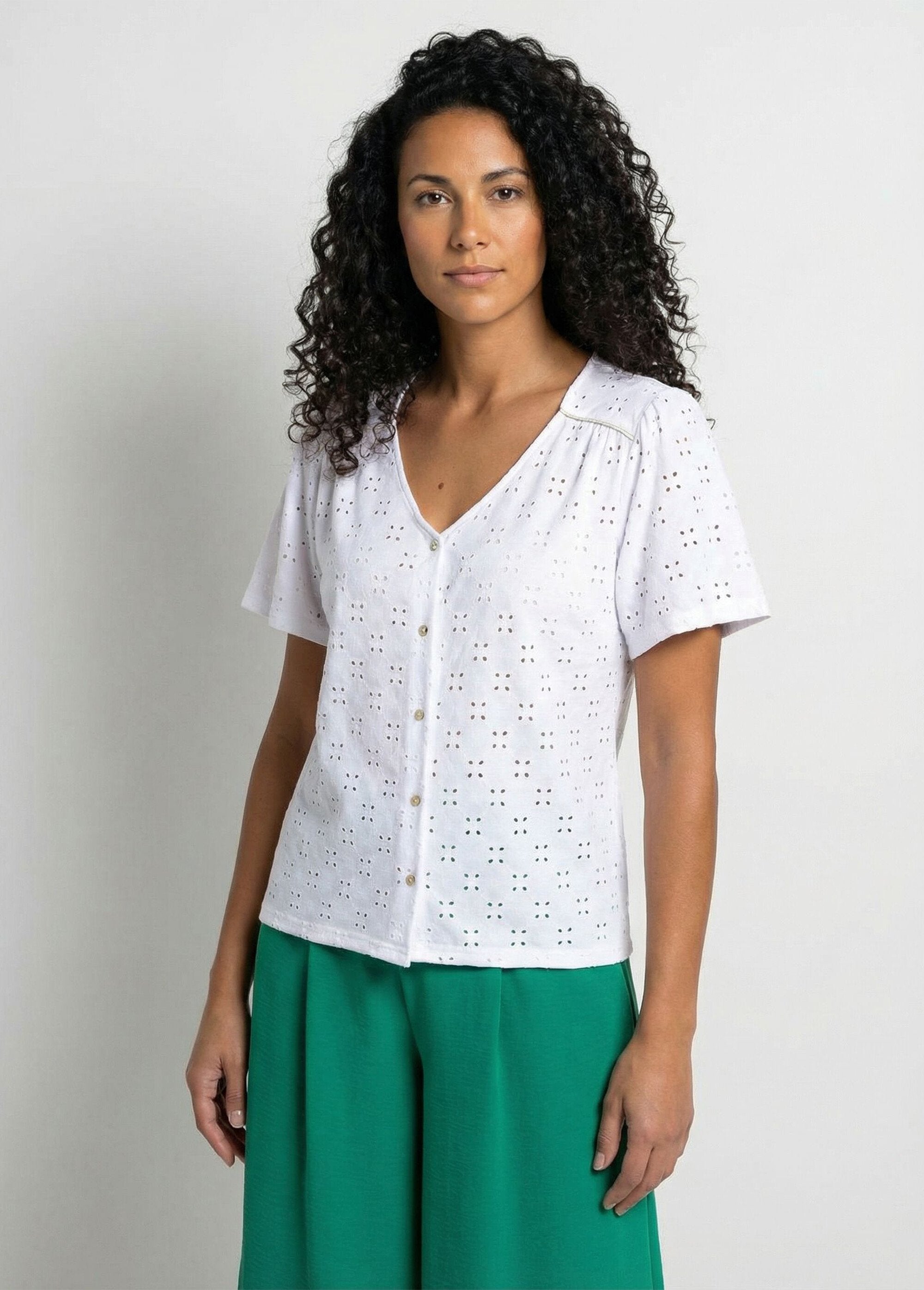 V-neck_knit_T-shirt_with_embroidered_effect_White_FA1_slim