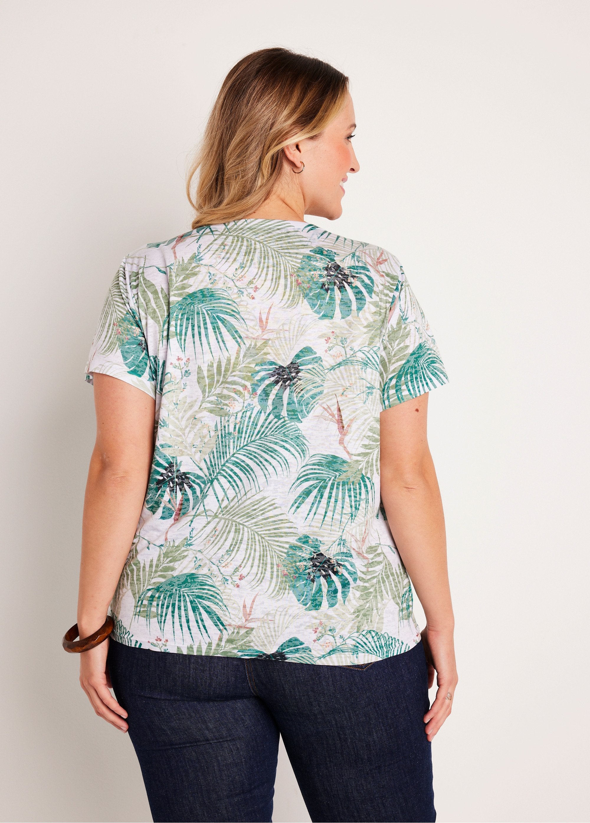 Short_straight_t-shirt_with_foliage_print_Ecru_and_green_DO1_curvy