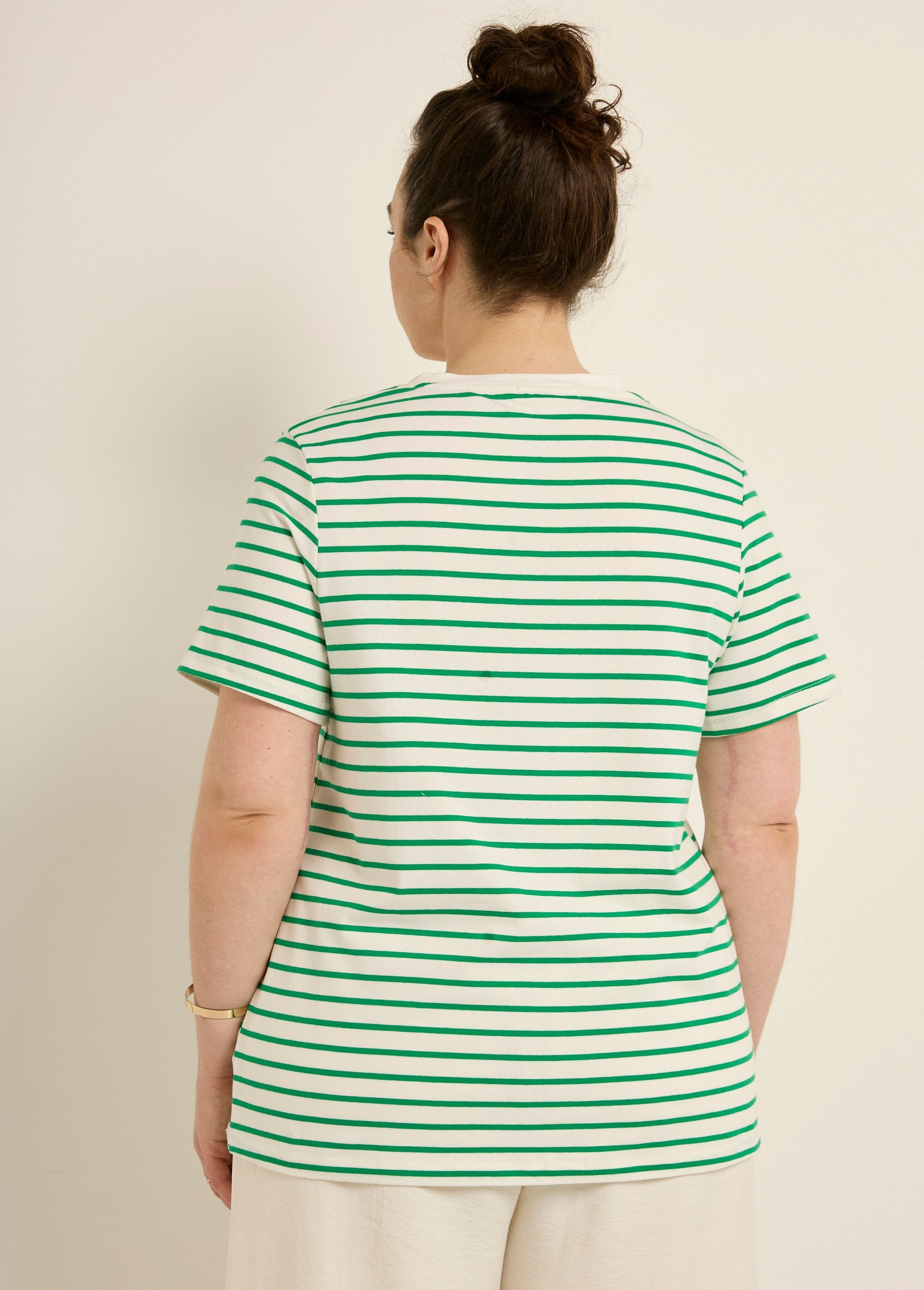 T-shirt_rayé_col_V_avec_broderie_cur_Raye_vert_DO1_curvy