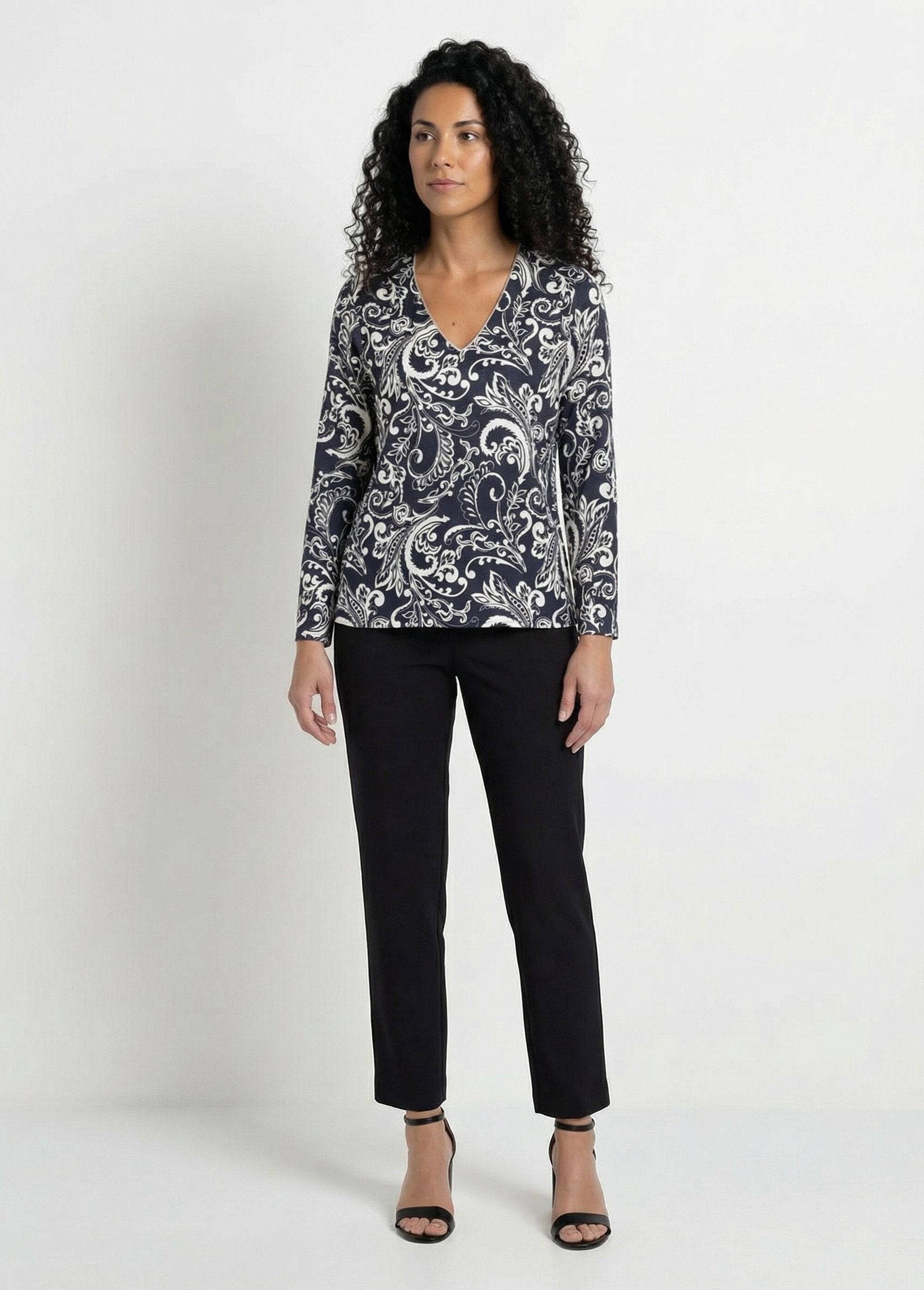Printed_V-neck_tunic_with_long_sleeves_Black_and_ecru_SF1_slim