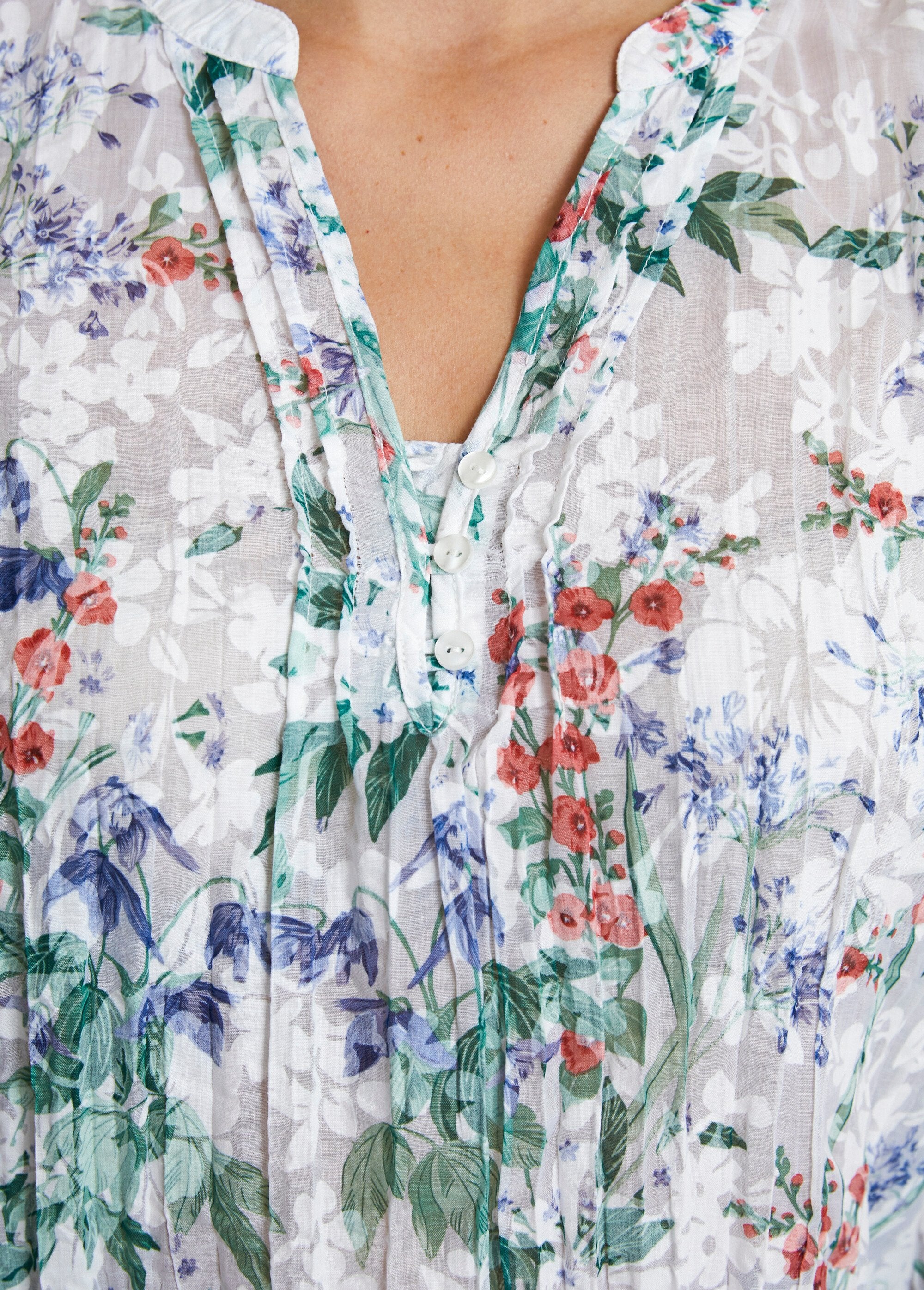 Loose_floral_3/4_sleeve_tunic_White_background_DE1_slim