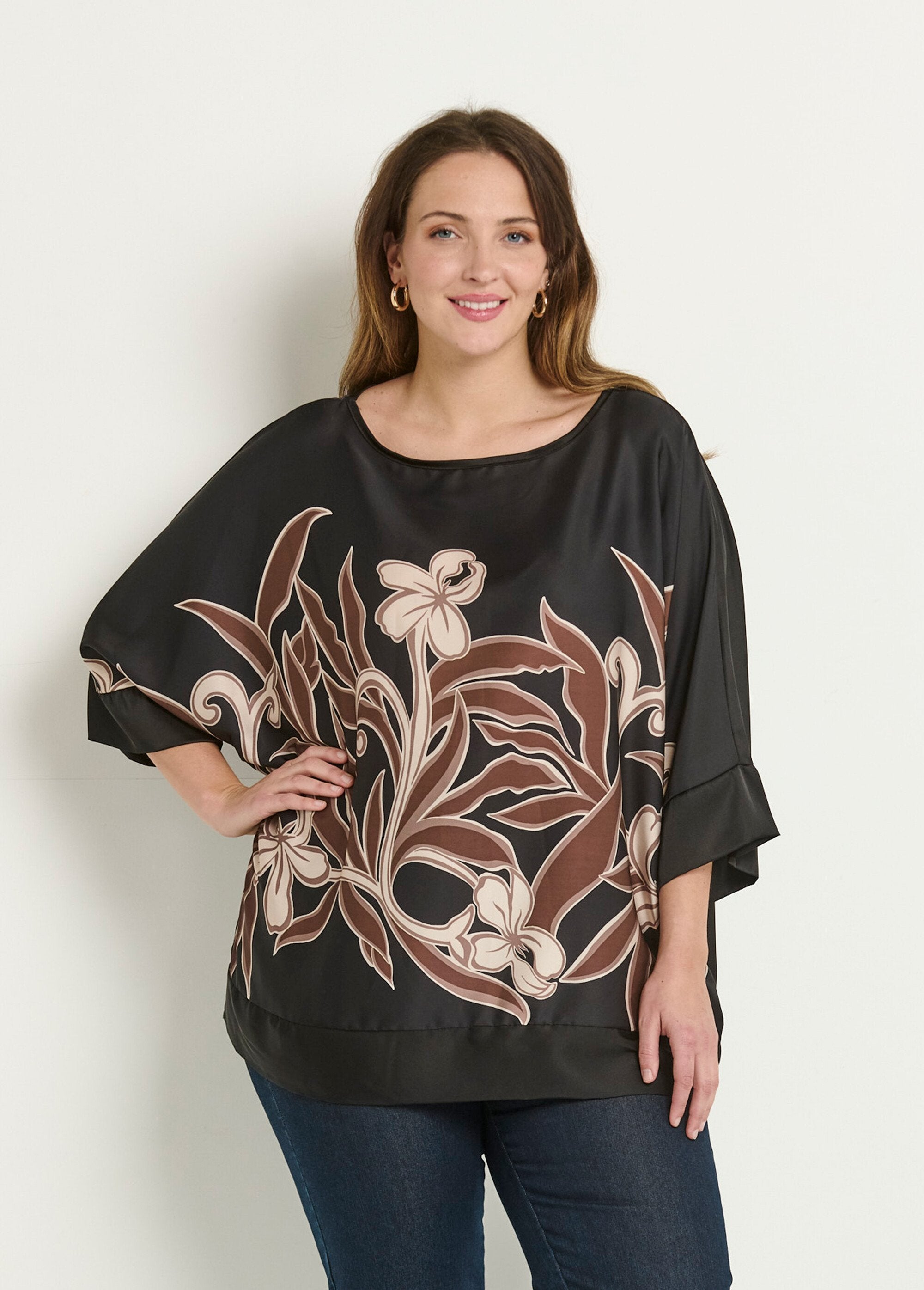 Satin_tunic_with_floral_motif_and_kimono_sleeves_Noir_FA1_curvy