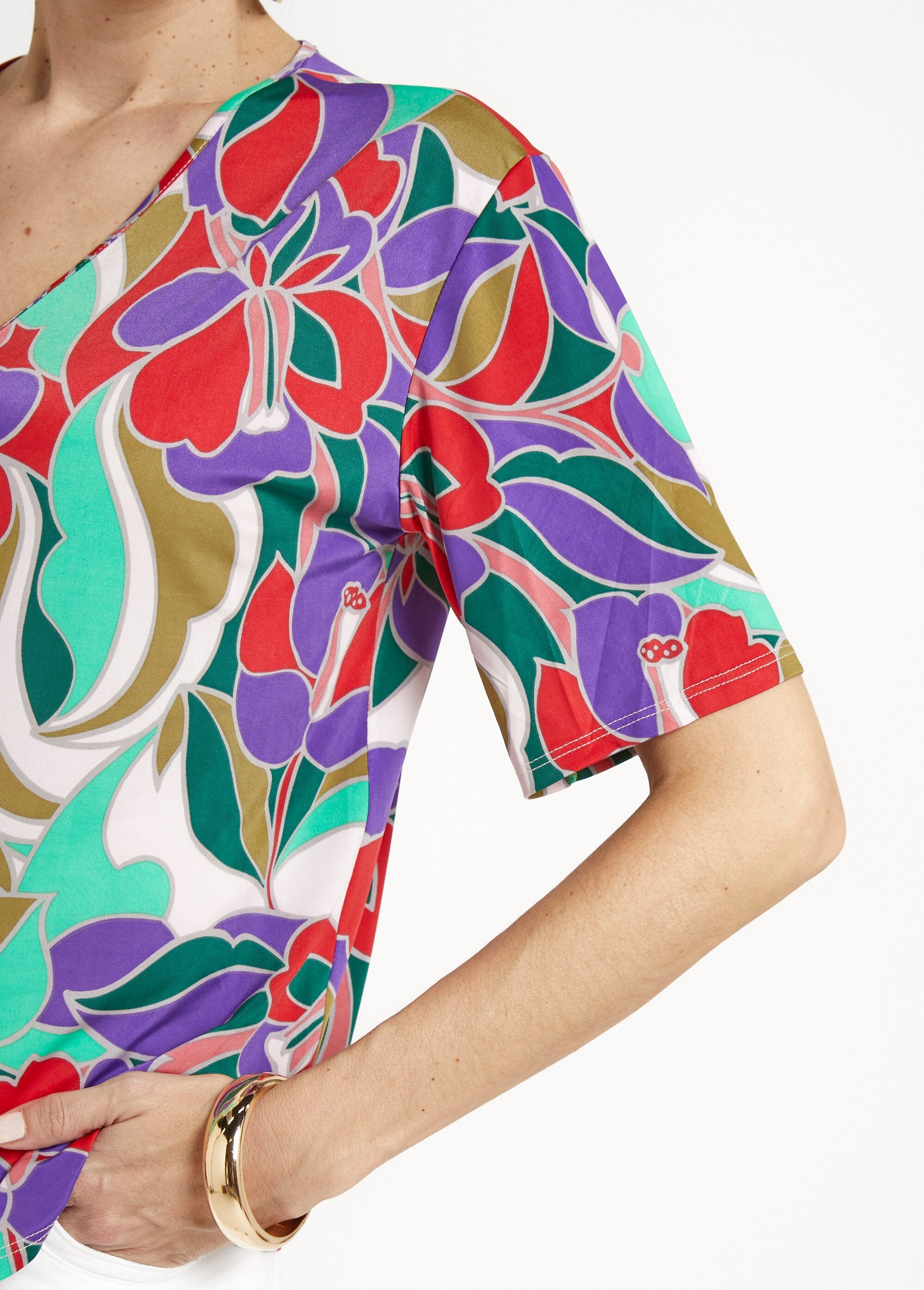 Stretch_tunic_with_V-neck,_graphic_floral_Purple_and_green_print_DE2_slim