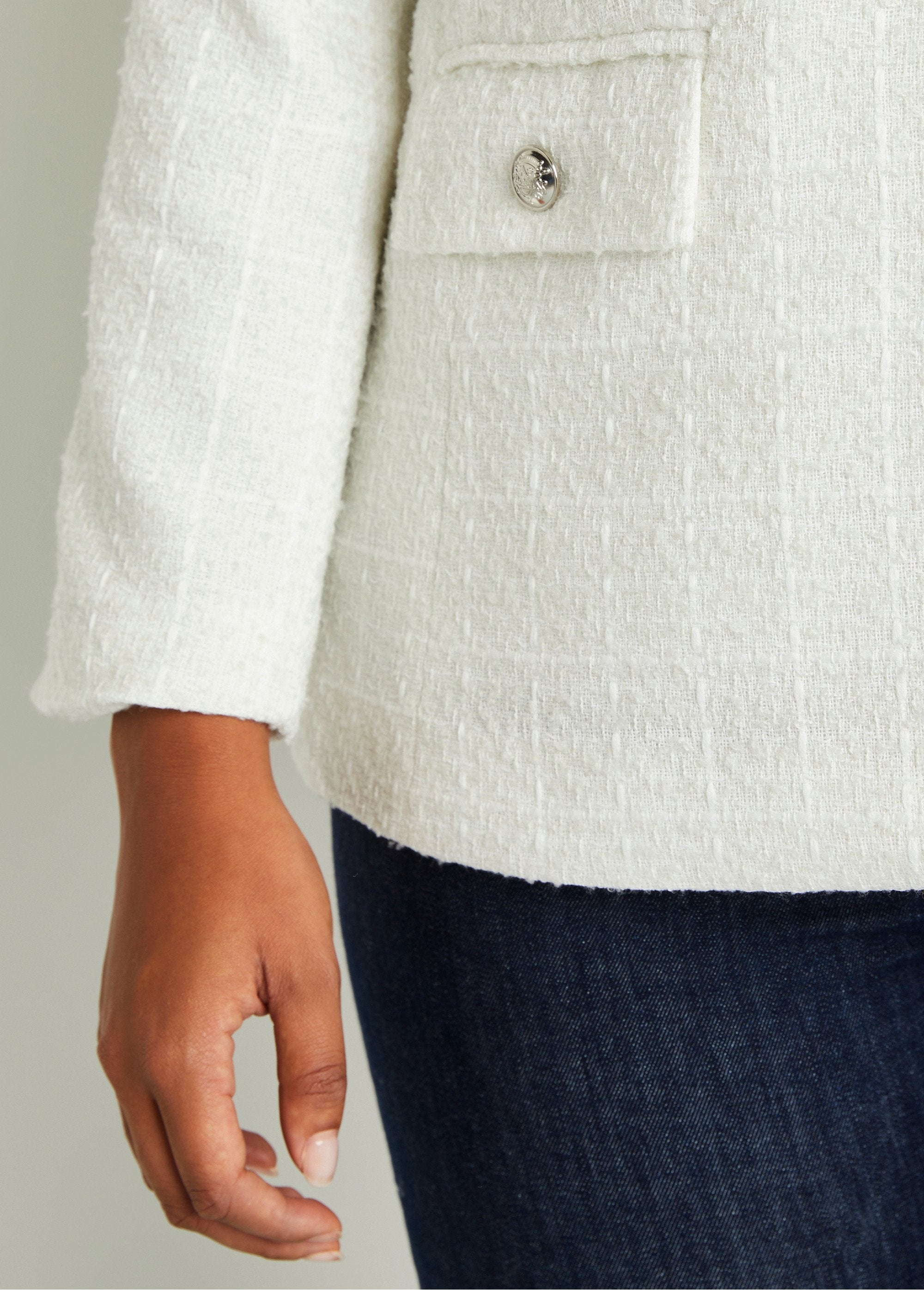 Straight_buttoned_jacket_in_basket_weave_fabric_with_tailored_collar_Ivory_DE2_curvy