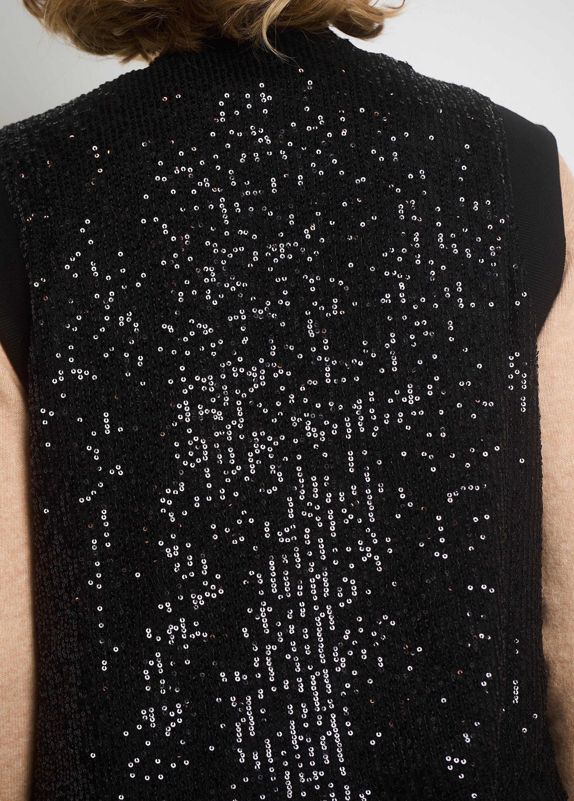 Veste_sans_manches_résille_à_sequins_Noir_DE2_slim