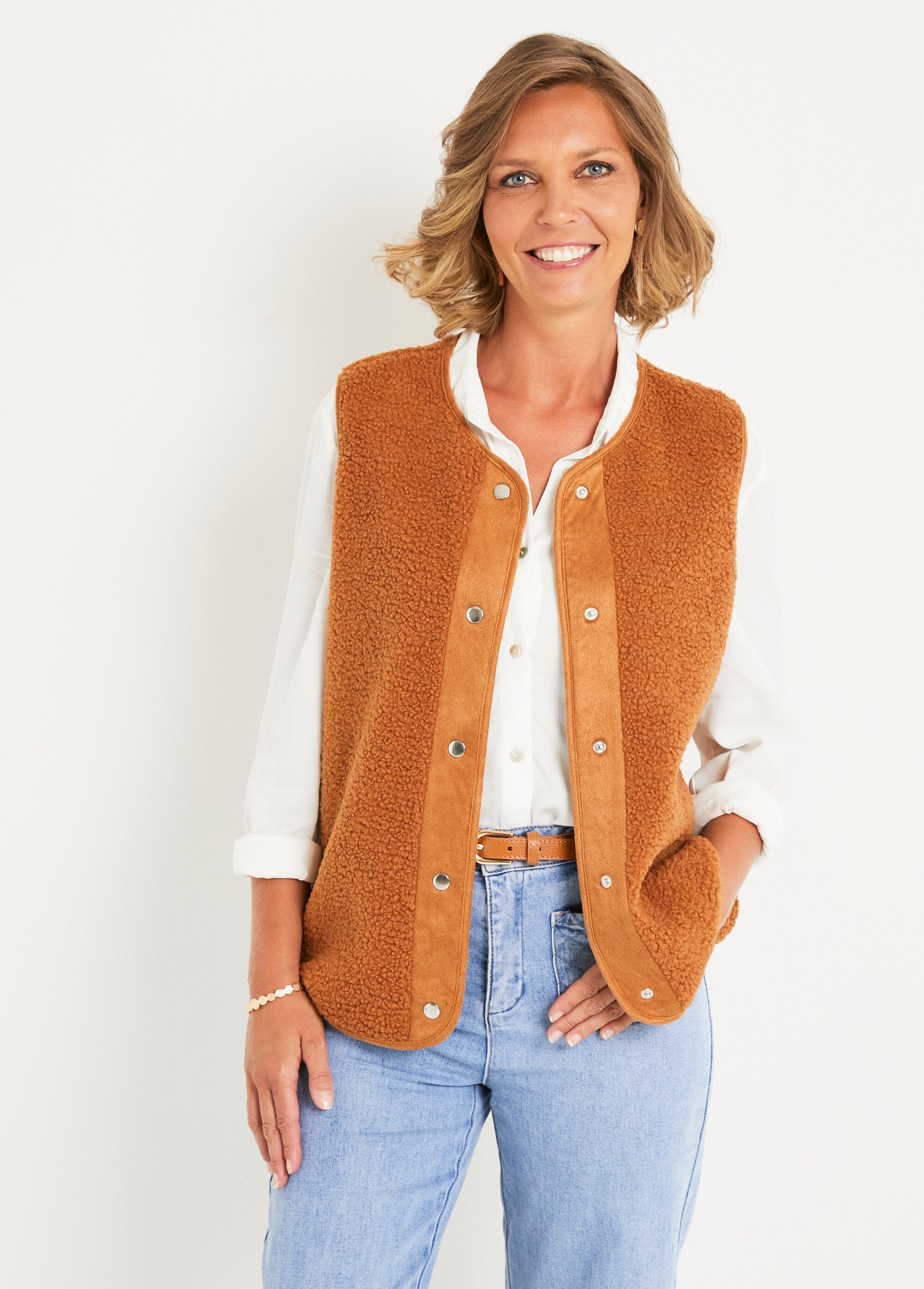 Soft_sleeveless_sherpa_jacket_Caramel_FA1_slim