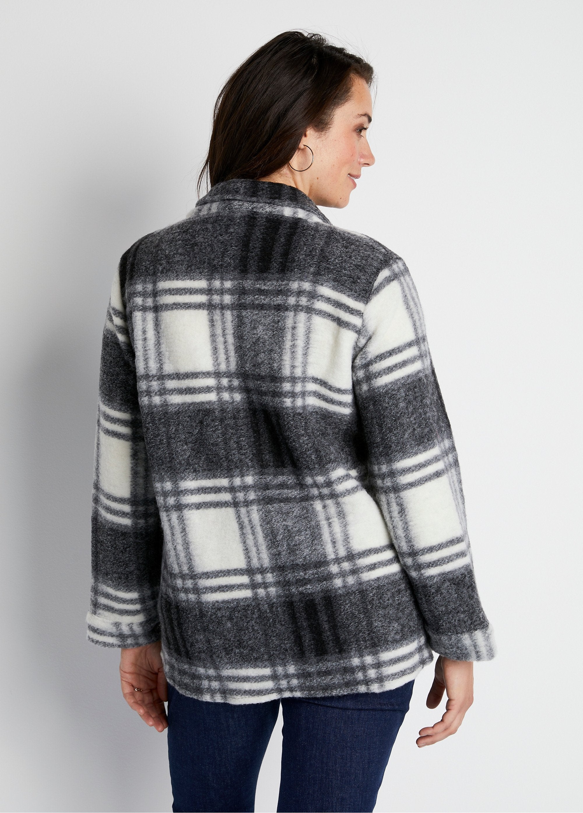 Warm_knit_check_overshirt_jacket_Gray_tiles_DO1_curvy